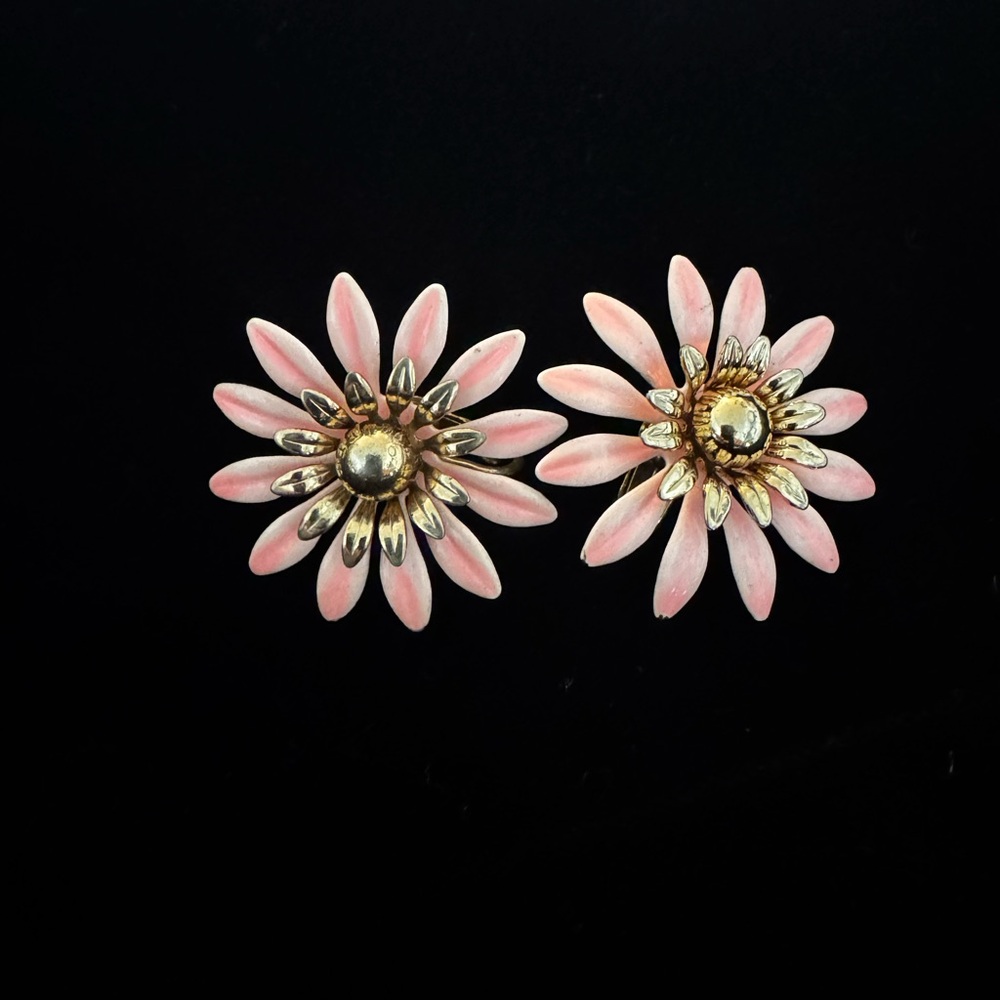 Sarah Coventry Pink and Gold Daisy Clip-on Earrings